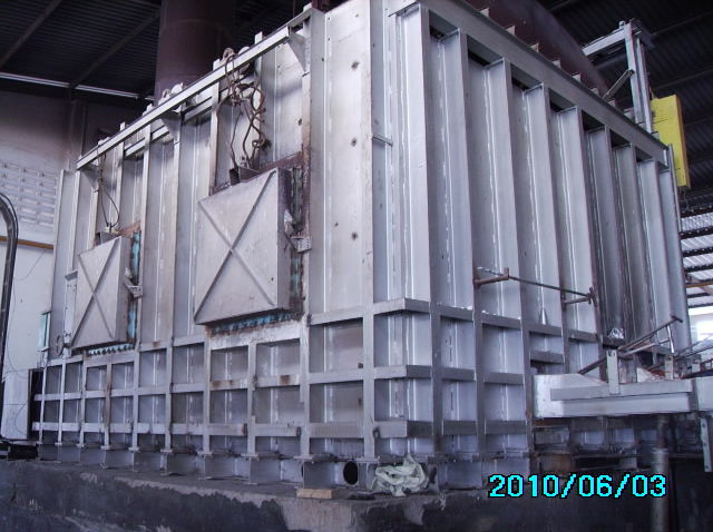 Aluminum melting furnace